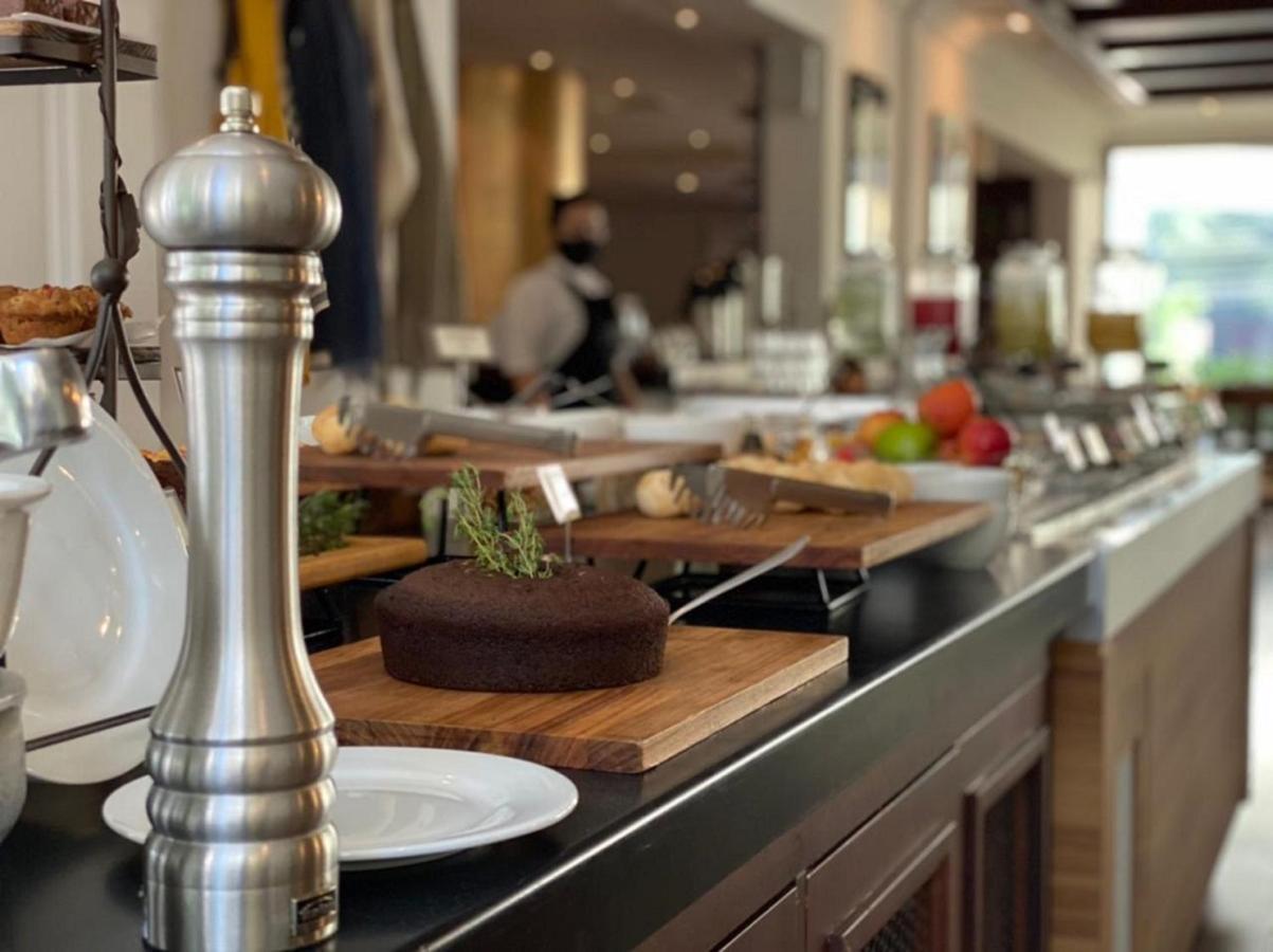 Radisson Oscar Freire Ξενοδοχείο Σάο Πάολο Εξωτερικό φωτογραφία A pepper mill at a buffet